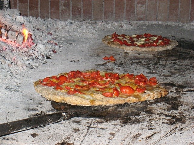pizza-430065_640.jpg Neapolská pizza