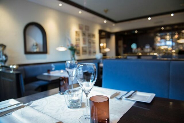 Ratsstuben interiér.jpg Interiér michelinské restaurace je spisech nenápadný...