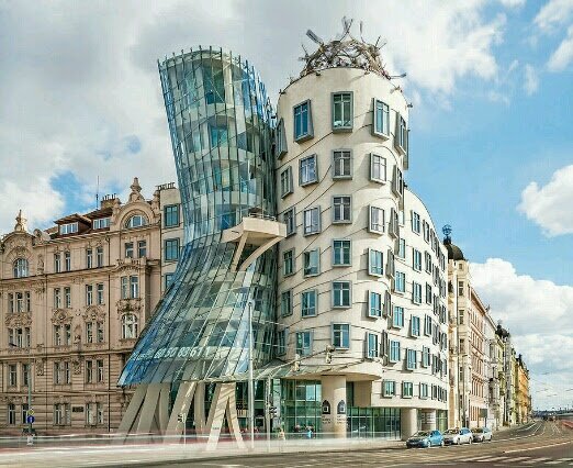 Tančící dům.jpg Tančící dům bude oficiálním spotem oslav svátku sv. Patrika