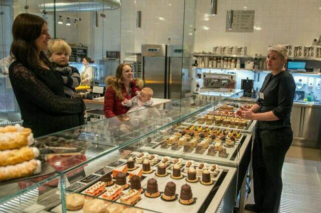 rps20180412_110642.jpg Cukrář Skála nemá o zákazníky nouzi