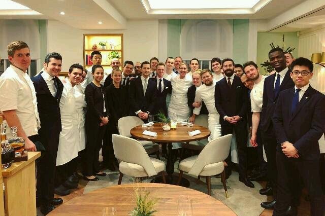 Clare.jpg Clare se svým týmem