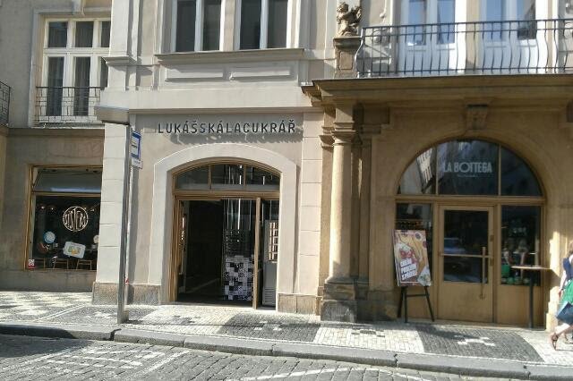 Kremrole.jpg Nová kremrolárna otevřela v pražské Dlouhé ulici