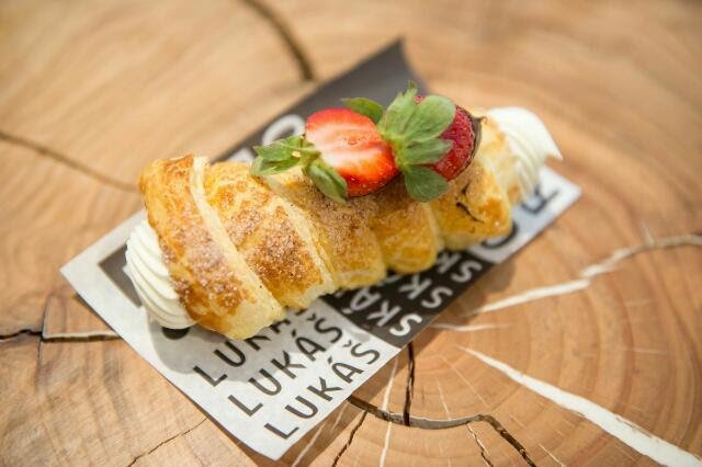 Kremrole.jpg Mimo klasických kremrolí s bílkovým krémem se budou prodávat netradiční s čokoládou, jahodami nebo například s ořechy