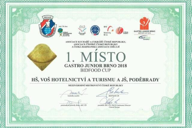 Diplom Gastro Junior Brno 2018.jpg Poděbradská hotelová škola v lednu letošního roku obdržela diplom pro nejlepší odbornou školu na celorepublikové juniorské profesní soutěži GASTRO JUNIOR v Brně