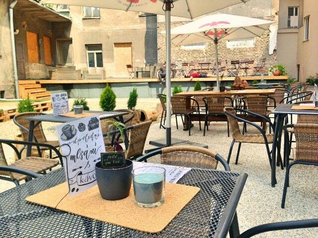 Black Kale.jpg V loňském roce jsme v centru Ostravy mohli zaznamenat otevření nové provozovny s názvem Black Kale Bar – vegan fresh restaurace se superfood barem