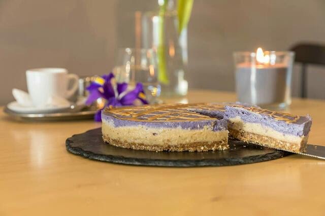 Black Kale.jpg Black Kale má vlastní raw vegan “cukrárnu