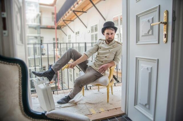 Adam je kocour.jpg Adam Vodička, spolumajitel podniků Anybody a Super Panda Circus ?