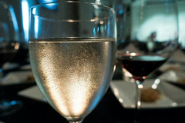 Voda.jpg Vodou to začíná, a za chvíli můžeme podávat zdarma třeba i pivo ?