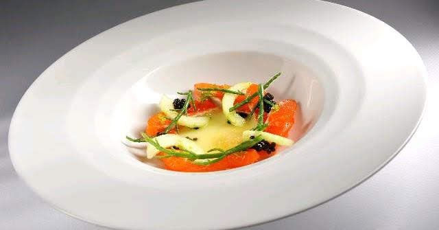 Bellevue, ceviche ze Sivena Ceviche ze sivena (okurka, slanorožec, jalapeño granité)