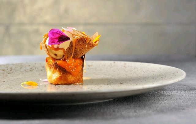 Dýňový tarte tatin, pekanové ořechy, slaný karamel.jpg Dýňový tarte tatin, pekanové ořechy, slaný karamel