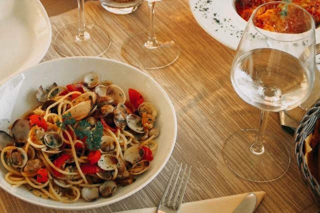 Párování vína a jídla, ilustrační fotografie Párování vína a jídla, ilustrační fotografie