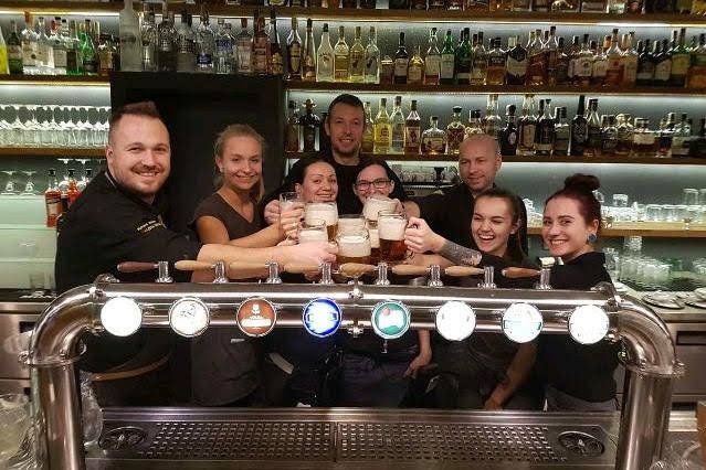 Richardovo vítězství je samozřejmě dobré pro celou restauraci.jpg Richardovo vítězství je samozřejmě dobré pro celou restauraci ?