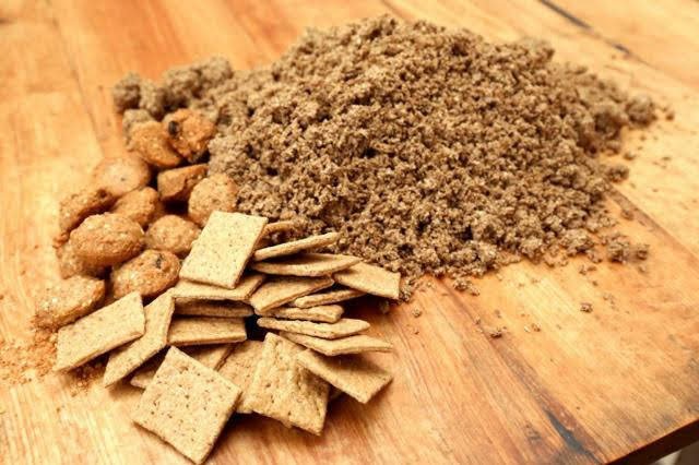 Prazdroj zkouší vyrábět sušenky z mláta.jpg Prazdroj zkouší vyrábět sušenky z mláta