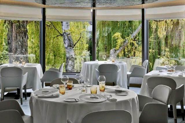 Restaurace Auberge de l’Ill o jednu hvězdičku přišla.jpg Restaurace Auberge de l’Ill o jednu hvězdičku přišla