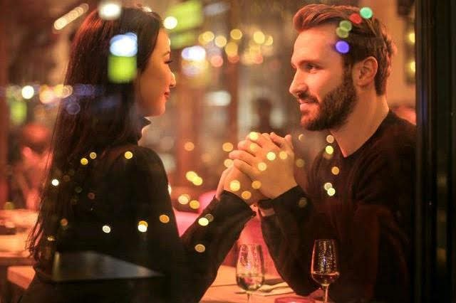 Dříve si lidé do restaurace chodili popovídat.jpg Dříve si lidé do restaurace chodili popovídat