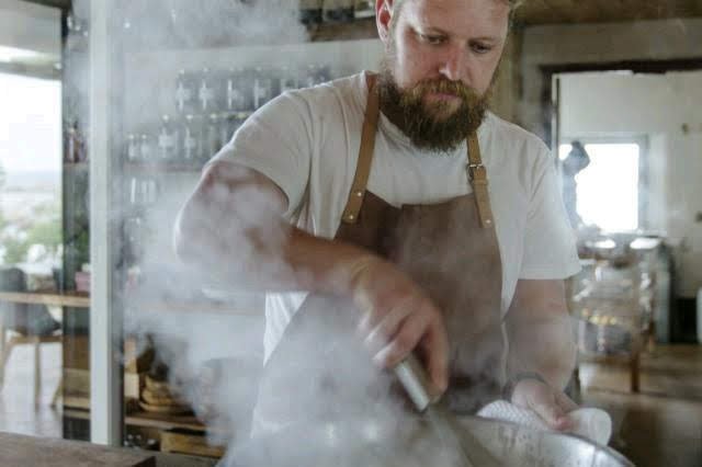 Malá restaurace Wolfgat na jihoafrické pláži se dnes stala prvním vítězem hlavního ocenění nově udělovaných gastronomických cen World Restaurant Awards, které propagují různorodost mezinárodní gastroscény.jpg Malá restaurace Wolfgat na jihoafrické pláži se dnes stala prvním vítězem hlavního ocenění nově udělovaných gastronomických cen World Restaurant Awards, které propagují různorodost mezinárodní gastroscény