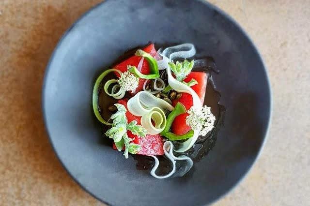 Malá restaurace Wolfgat na jihoafrické pláži se dnes stala prvním vítězem hlavního ocenění nově udělovaných gastronomických cen World Restaurant Awards, které propagují různorodost mezinárodní gastroscény.jpg Malá restaurace Wolfgat na jihoafrické pláži se dnes stala prvním vítězem hlavního ocenění nově udělovaných gastronomických cen World Restaurant Awards, které propagují různorodost mezinárodní gastroscény