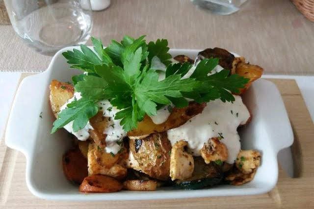 Kuchaři využívají suroviny od místních dodavatelů a dbají na skutečnou kvalitu.jpg Kuchaři využívají suroviny od místních dodavatelů a dbají na skutečnou kvalitu