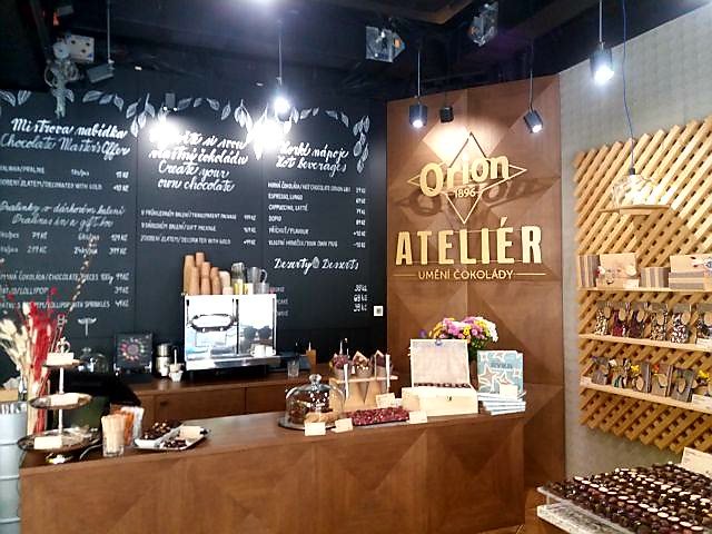 V Ateliéru Orion si můžete vyrobit vlastní tabulku čokolády.jpg V Ateliéru Orion si můžete vyrobit vlastní tabulku čokolády