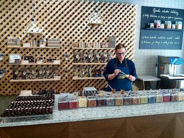 V Ateliéru Orion si můžete vyrobit vlastní tabulku čokolády.jpg V Ateliéru Orion si můžete vyrobit vlastní tabulku čokolády