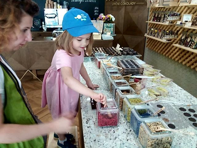 V Ateliéru Orion si můžete vyrobit vlastní tabulku čokolády.jpg V Ateliéru Orion si můžete vyrobit vlastní tabulku čokolády