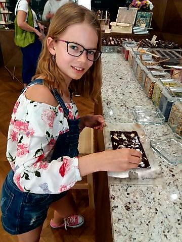 V Ateliéru Orion si můžete vyrobit vlastní tabulku čokolády.jpg V Ateliéru Orion si můžete vyrobit vlastní tabulku čokolády