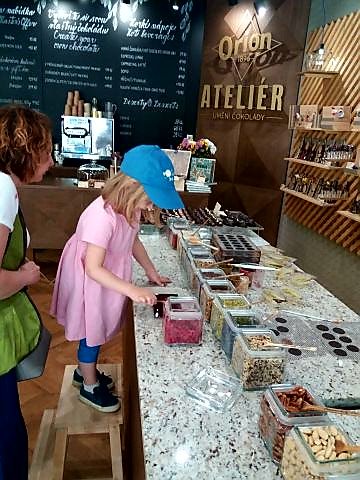 V Ateliéru Orion si můžete vyrobit vlastní tabulku čokolády.jpg V Ateliéru Orion si můžete vyrobit vlastní tabulku čokolády