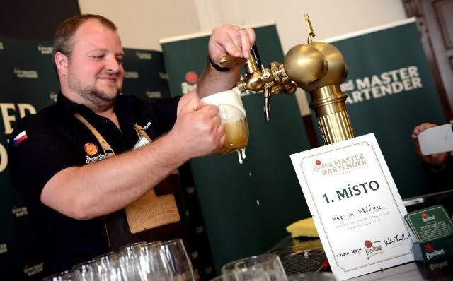 Petr Sváček se profesi výčepního věnuje již čtvrtým rokem.jpg Petr Sváček se profesi výčepního věnuje již čtvrtým rokem