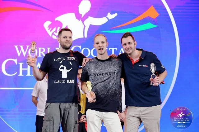 Flairovou kategorii ovládl finský barman Miika Mehtiö, třetí skončil Maďar Olivér Hegyi.jpg Flairovou kategorii ovládl finský barman Miika Mehtiö, třetí skončil Maďar Olivér Hegyi