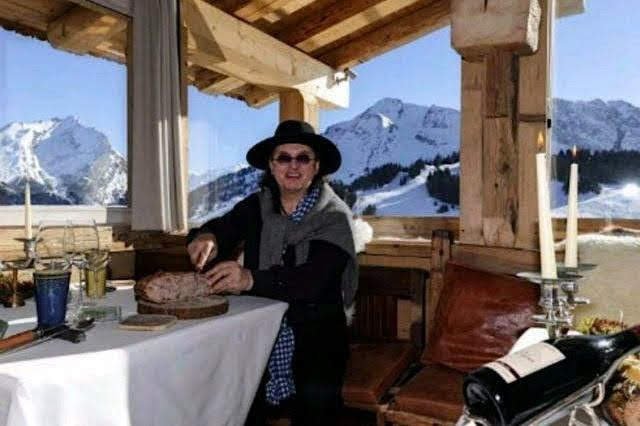 Šéfkuchař Marc Veyrat ve své restauraci.jpg Šéfkuchař Marc Veyrat ve své restauraci