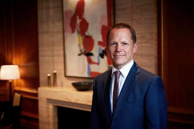 Novým ředitelem pražského hotelu Four Seasons byl jmenován Martin Dell.jpg Novým ředitelem pražského hotelu Four Seasons byl jmenován Martin Dell