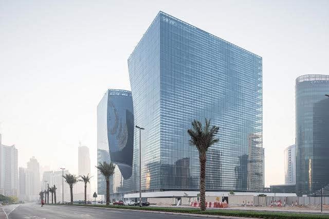 V Dubaji se dnes klientům otevřely dveře nového luxusního hotelu The Opus podle návrhu Zahy Hadid.jpg V Dubaji se dnes klientům otevřely dveře nového luxusního hotelu The Opus podle návrhu Zahy Hadid