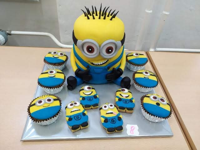 Dortosraz na SOU včelařském v Nasavrkách.jpg Dortosraz na SOU včelařském v Nasavrkách