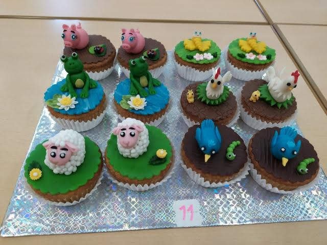 Dortosraz na SOU včelařském v Nasavrkách.jpg Dortosraz na SOU včelařském v Nasavrkách