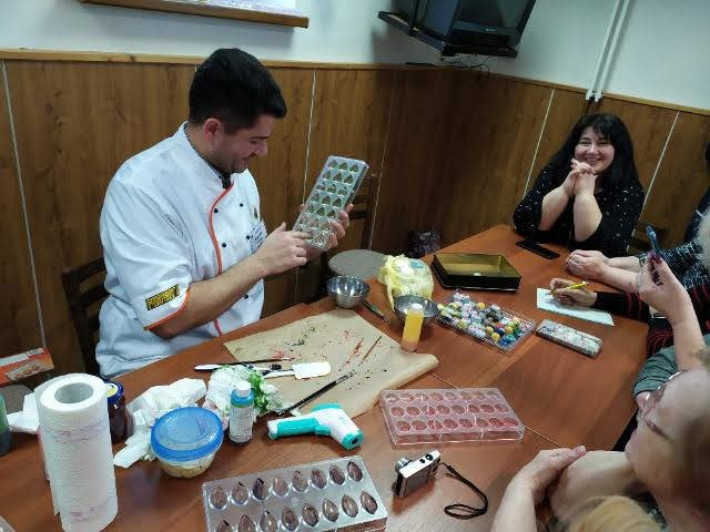 Dortosraz na SOU včelařském v Nasavrkách.jpg Dortosraz na SOU včelařském v Nasavrkách