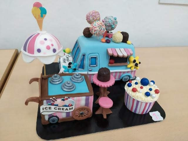 Dortosraz na SOU včelařském v Nasavrkách.jpg Dortosraz na SOU včelařském v Nasavrkách