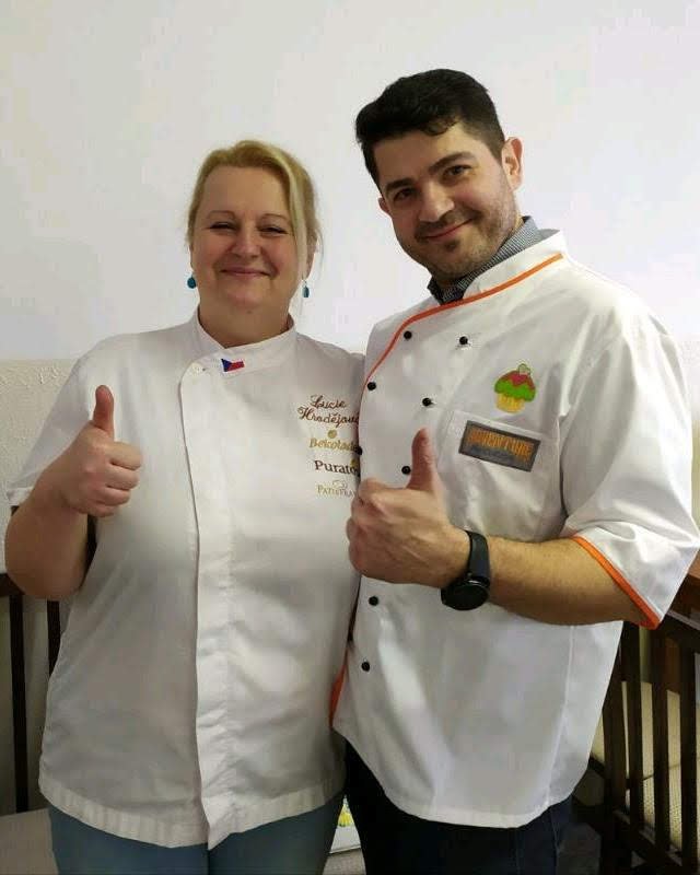 Dortosraz na SOU včelařském v Nasavrkách.jpg Dortosraz na SOU včelařském v Nasavrkách