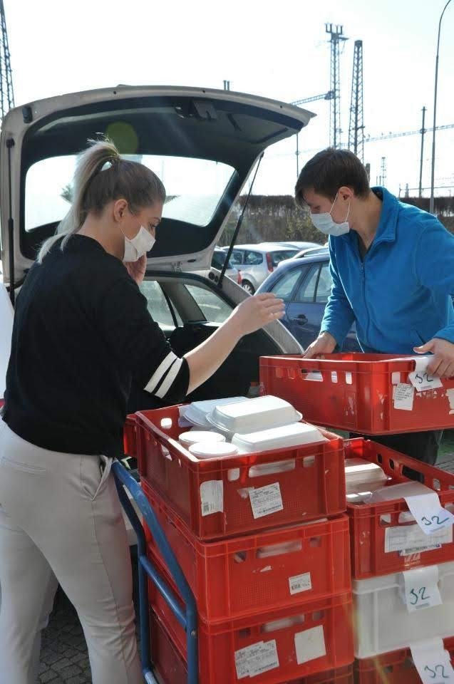 Brněnský Courtyard pomáhá seniorům.jpg Brněnský Courtyard pomáhá seniorům