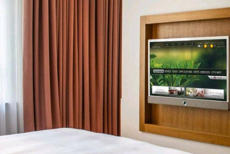 Televize v hotelovém pokoji, ilustrační fotografie.jpg Televize v hotelovém pokoji, ilustrační fotografie