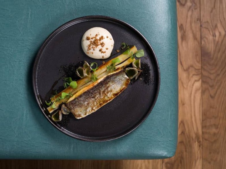 Jarní menu restaurace Artisan hotelu Marriottu Prague.jpg Jarní menu restaurace Artisan hotelu Marriottu Prague