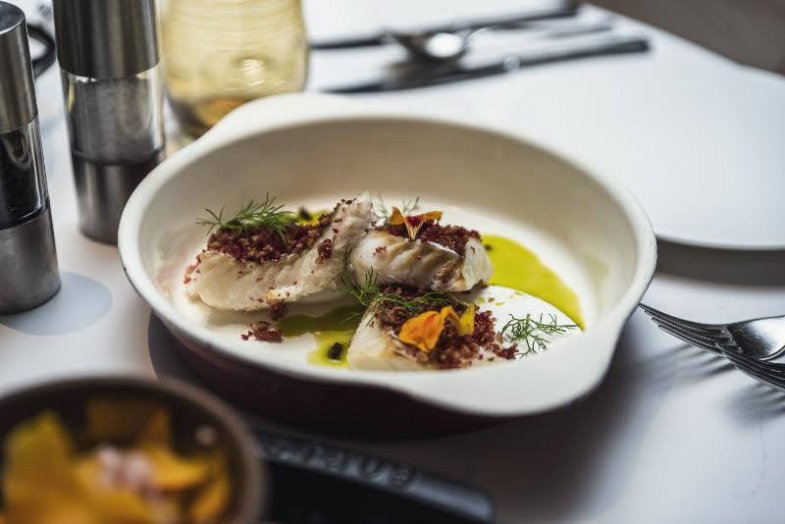 Jarní menu restaurace Artisan hotelu Marriottu Prague.jpg Jarní menu restaurace Artisan hotelu Marriottu Prague