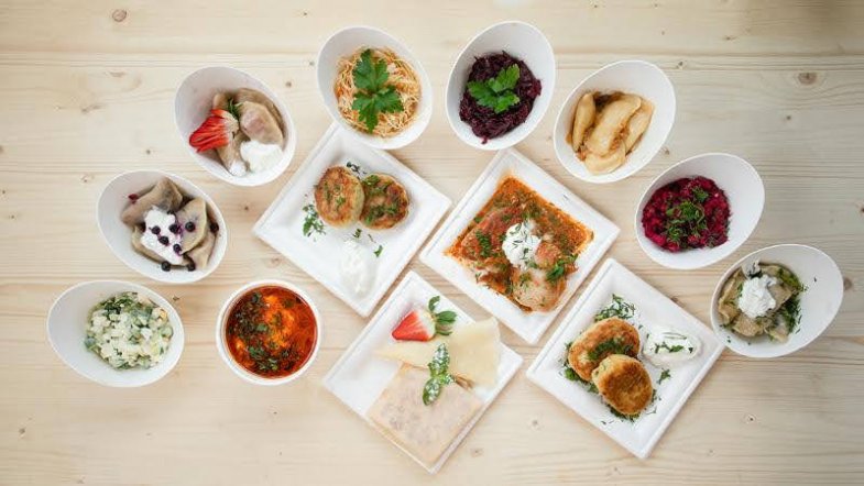 V pražském Podolí funguje v rámci nedávno otevřeného Centra duševního klidu Sauny Vltava bistro s domácí ukrajinskou kuchyní.jpg V pražském Podolí funguje v rámci nedávno otevřeného Centra duševního klidu Sauny Vltava bistro s domácí ukrajinskou kuchyní