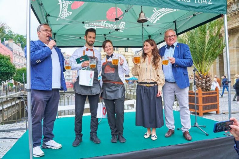 Nejrychlejším běžcem byl Dominik Kirchmann Urban z plzeňské restaurace U Holiše.jpg Nejrychlejším běžcem byl Dominik Kirchmann Urban z plzeňské restaurace U Holiše