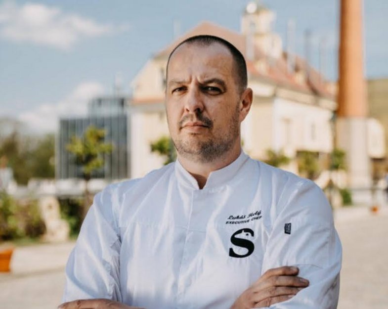 Nový šéfkuchař Hospody Na Spilce Lukáš Holý.jpg Nový šéfkuchař Hospody Na Spilce Lukáš Holý