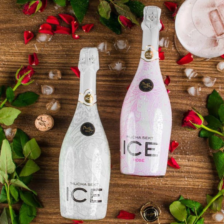 Oceněná novinka Mucha Sekt Ice.jpg Oceněná novinka Mucha Sekt Ice