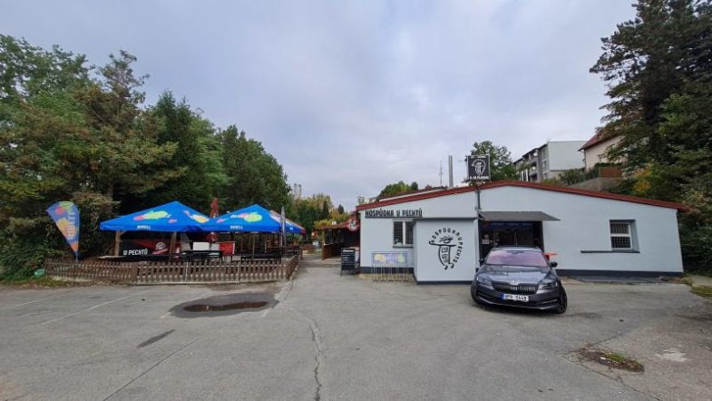 Restaurace U Pechtů po rekonstrukci exteriéru.jpg Restaurace U Pechtů po rekonstrukci exteriéru