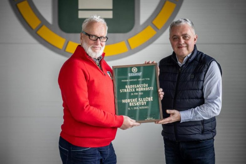 Pivovar Radegast předal výroční ocenění Radegastův Strážce Hořkosti organizaci Horská služba Beskydy.jpg Pivovar Radegast předal výroční ocenění Radegastův Strážce Hořkosti organizaci Horská služba Beskydy