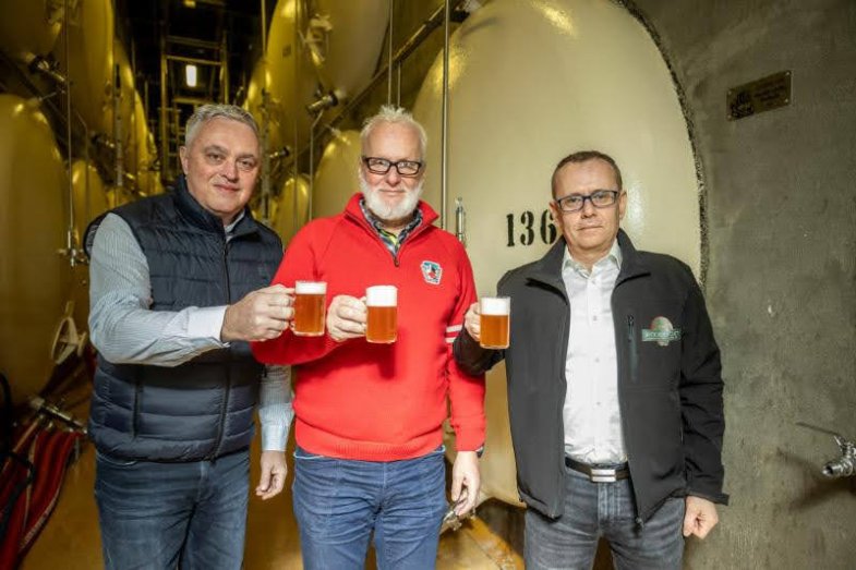 Pivovar Radegast předal výroční ocenění Radegastův Strážce Hořkosti organizaci Horská služba Beskydy.jpg Pivovar Radegast předal výroční ocenění Radegastův Strážce Hořkosti organizaci Horská služba Beskydy