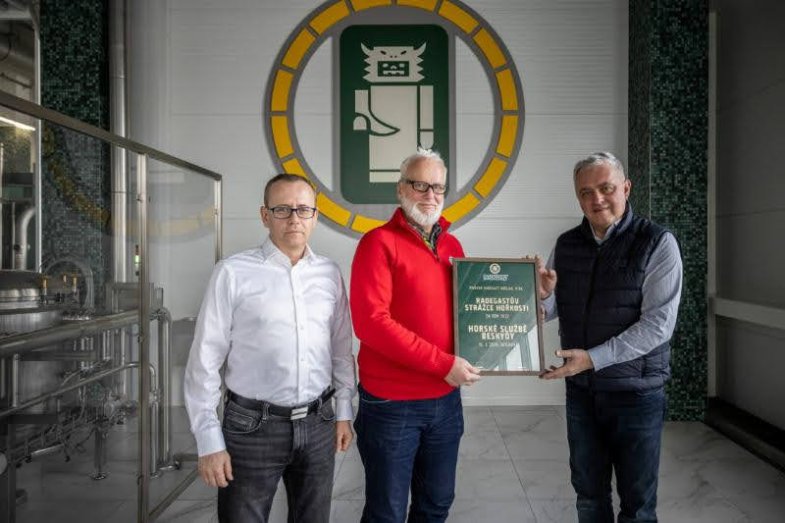 Pivovar Radegast předal výroční ocenění Radegastův Strážce Hořkosti organizaci Horská služba Beskydy.jpg Pivovar Radegast předal výroční ocenění Radegastův Strážce Hořkosti organizaci Horská služba Beskydy