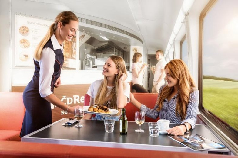 Bistru oddíle vlaku RailJet ČD se službami JLV, foto JLV.jpg Bistru oddíle vlaku RailJet ČD se službami JLV, foto JLV